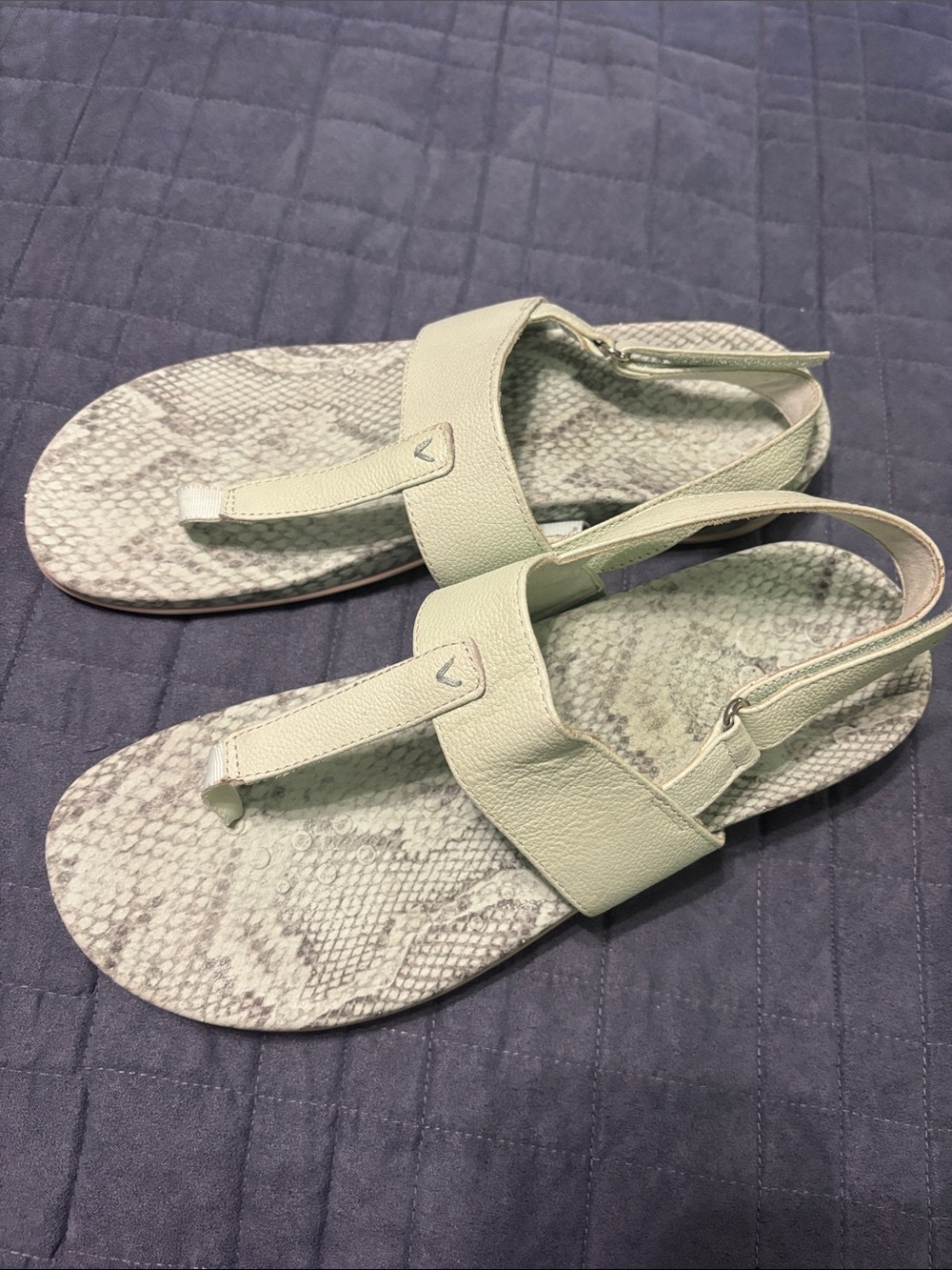 Women’s Vionic t strap mint Green Snake-Print Slingback Sandals size 9.5 41.5